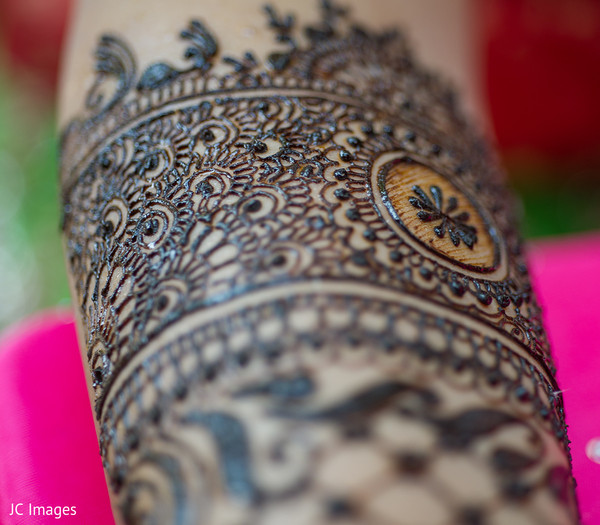 Mehndi hands