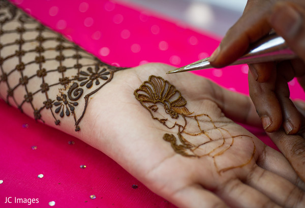 Mehndi hands