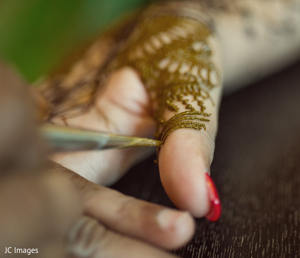 Mehndi hands