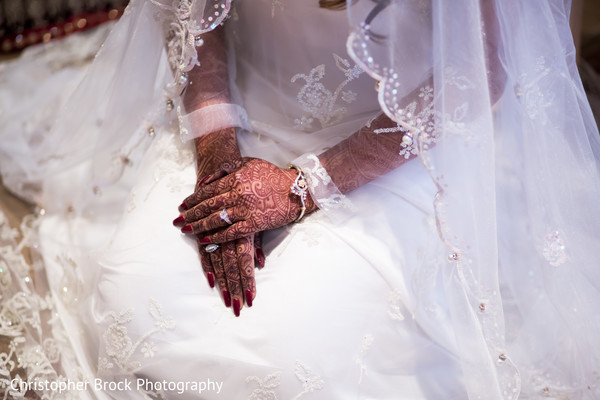 mehndi hands