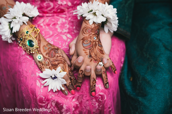 mehndi hands