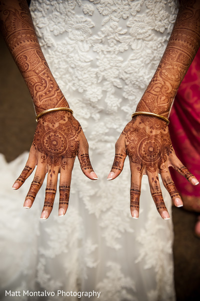 mehndi hands