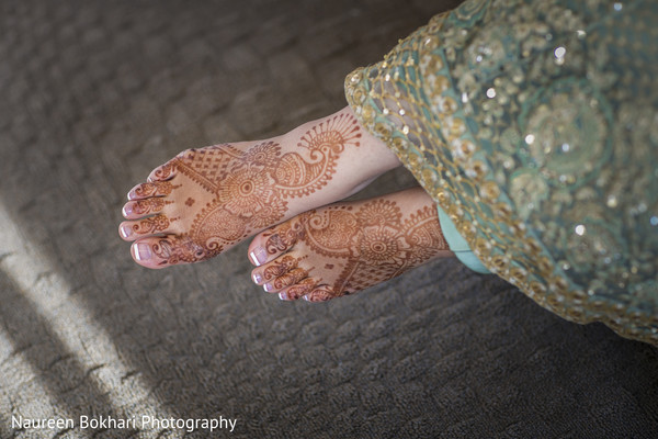 mehndi feet