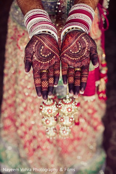 mehndi hands