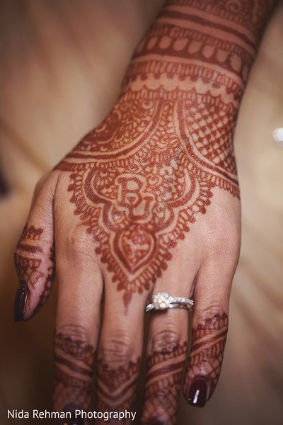 mehndi hands