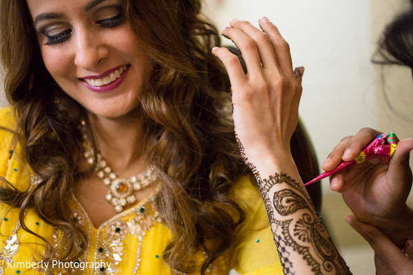 mehndi hands