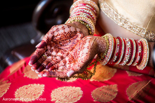 mehndi hands