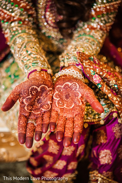 mehndi hands