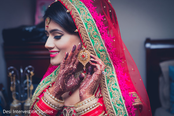 mehndi hands