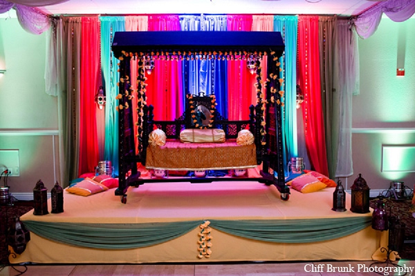 Pakistani wedding mehndi decor lighting | Photo 9807