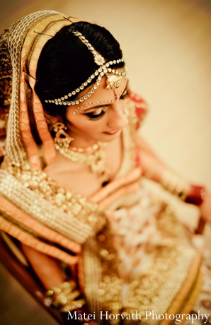 Indian bridal jewelry in gold.