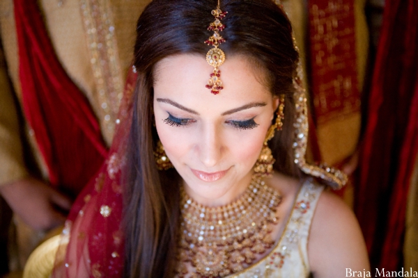 Indian bride wears traditional Indian wedding jewelry.