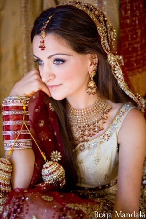 Indian bride before her indian wedding with bridal jewelry.