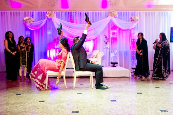 Professional Indian wedding photography captures Indian wedding traditions.